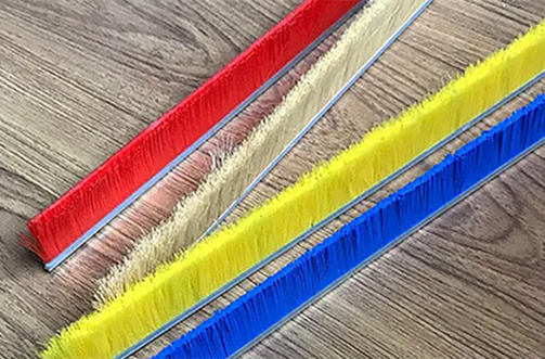 Worin bestehen die Unterschiede zwischen Streifenbürsten aus Nylon und Polypropylen?